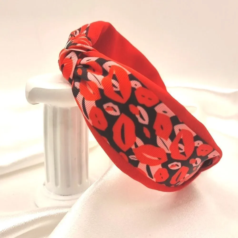 New LIPS KISS FABRIC HEADBAND